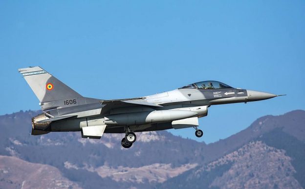 FAR F-16AM #1606 is coming in for landing at Aviano AB on December 15th, 2016 en route for delivery to Romania.