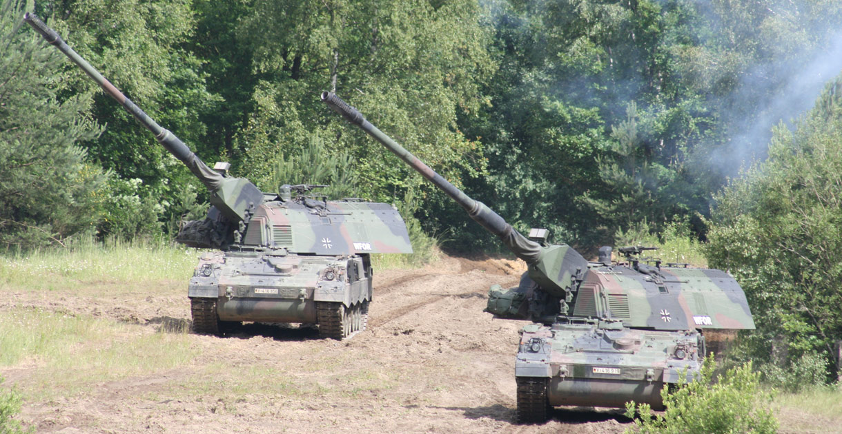 Panzerhaubitze 2000 (PZH 2000) Self-Propelled Howitzer