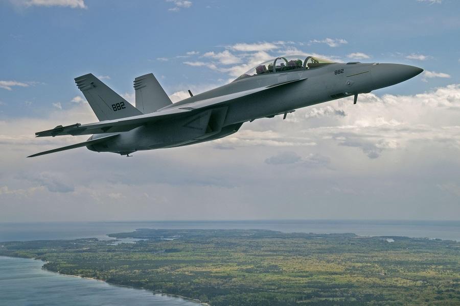US Navy Super Hornet Teams with Manned-unmanned Teaming (MUM-T) in Flight Demos