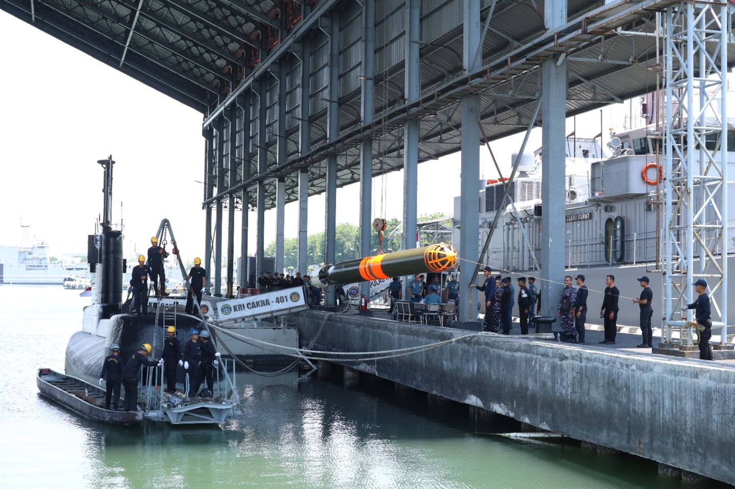 Indonesian Navy Demonstrates Proficiency in Submarine Torpedo Firing Exercise