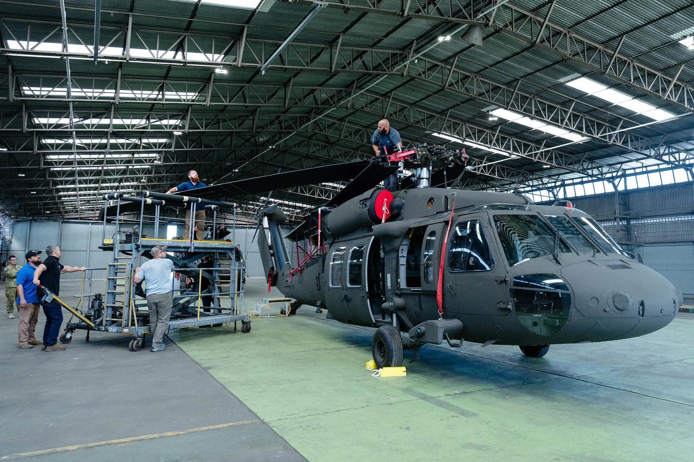 The Australian Defence Force received the first four new 3 UH-60M Black Hawk helicopters.