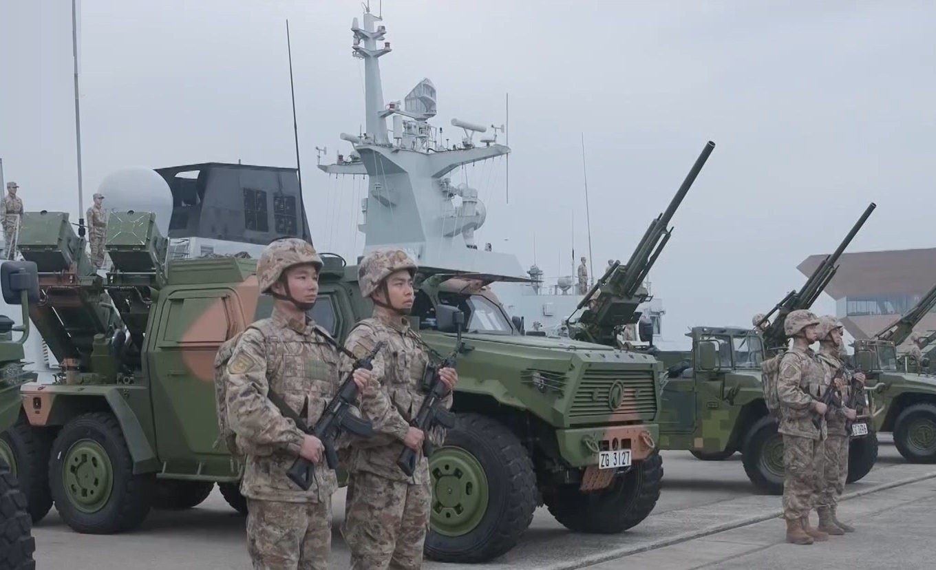 pla-hong-kong-garrison-receives-new-dongfeng-4x4-armoured-vehicles.jpg
